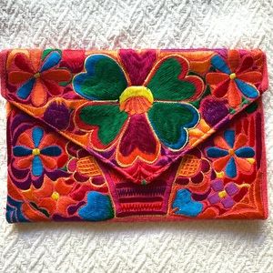 💐New floral embroidered clutch💐